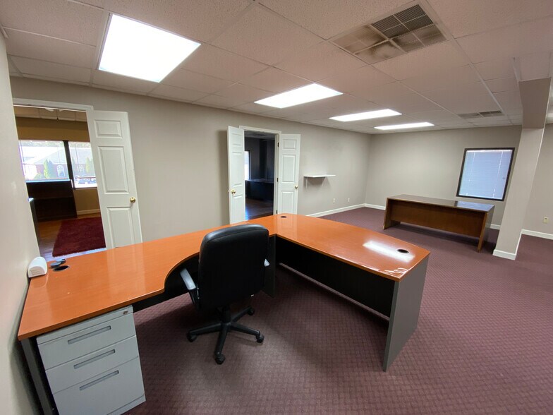 More Photos Of 2007 Old Montgomery Hwy, Birmingham Warehouse For Lease