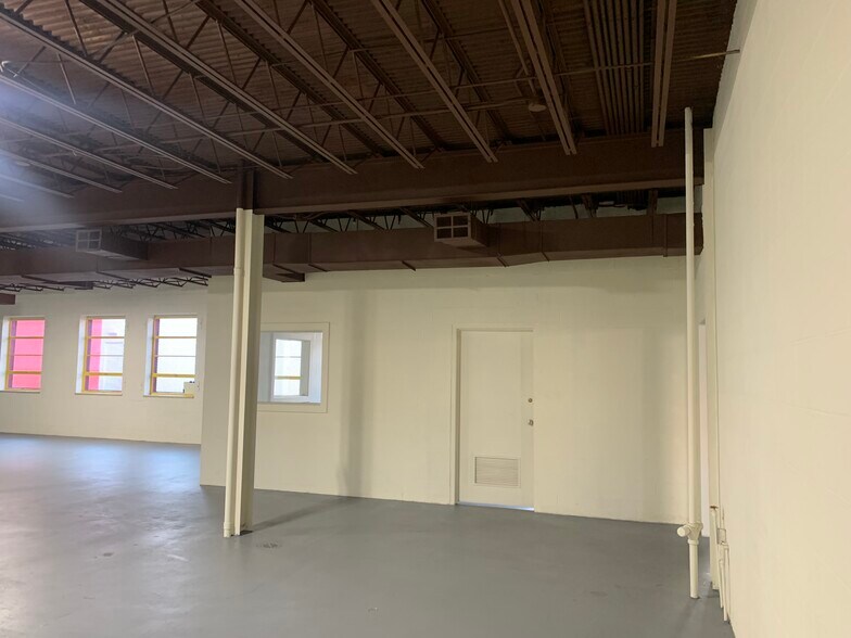 More Photos Of 5810-5814 Seminary Rd, Alexandria Freestanding For Lease