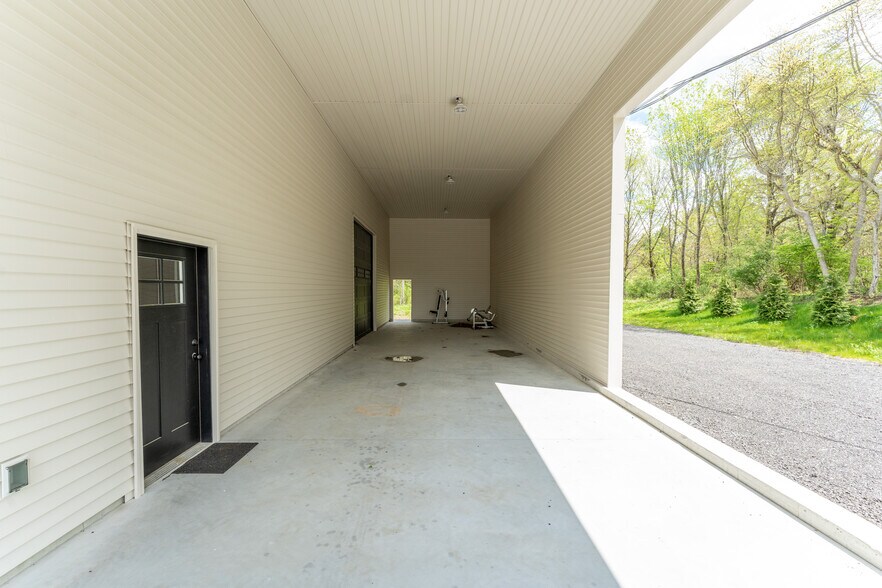 More Photos Of 186 Norwich rd, Plainfield Warehouse For Sale