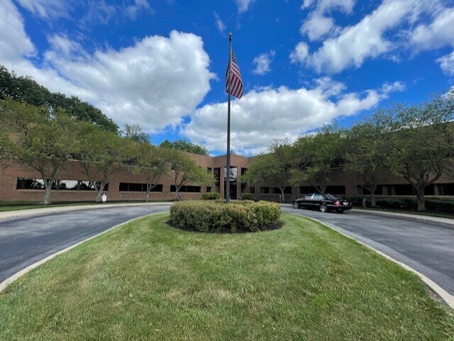 More Photos Of 1684 Woodlands Dr, Maumee Office For Lease