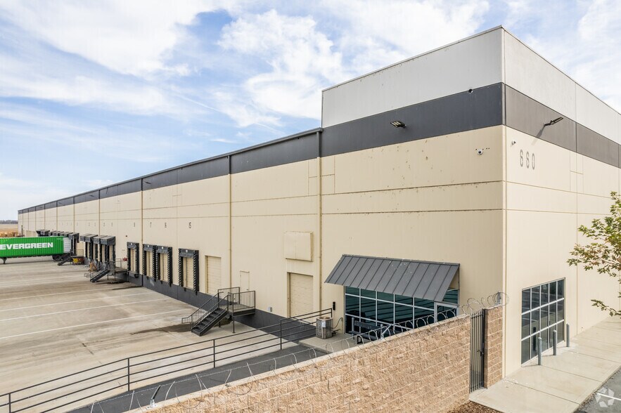 More Photos Of 660 N Pioneer Ave, Woodland Industrial For Sale