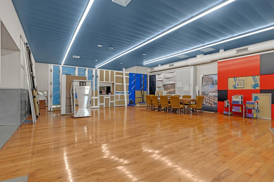 More Photos Of 3114 Tonnelle Ave, North Bergen Showroom For Lease