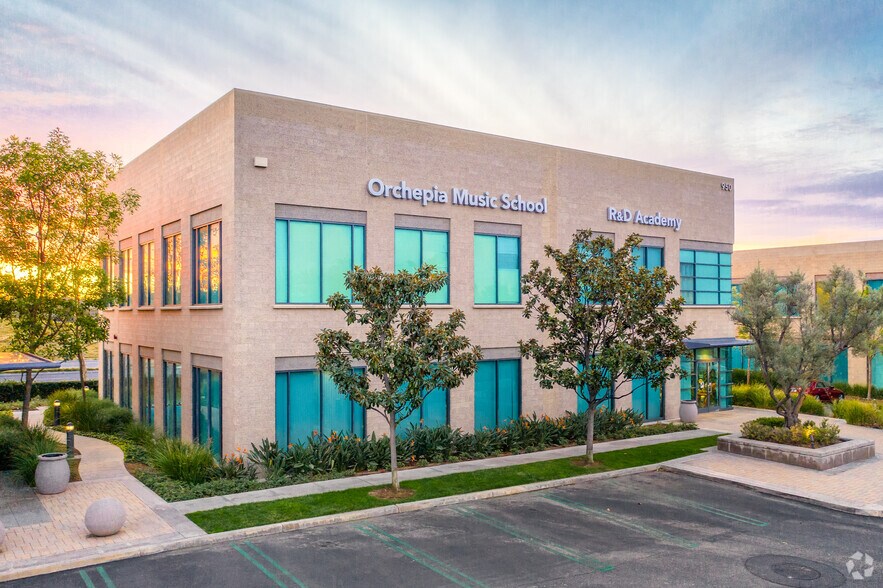 More Photos Of 950 Roosevelt Ave, Irvine Loft Creative Space For Lease