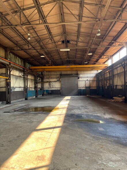 More Photos Of 800 N Water Ave, Sharon Service For Lease