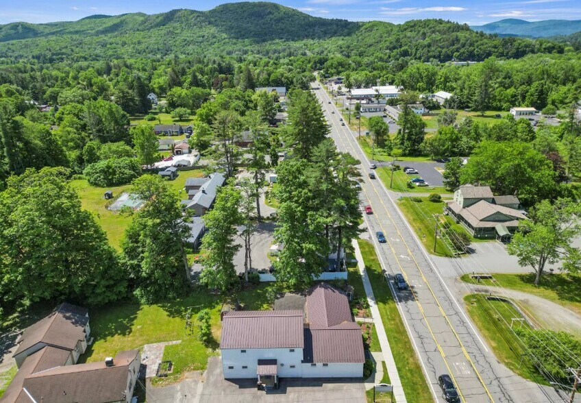 More Photos Of 260 Stockbridge Rd, Great Barrington Freestanding For Lease