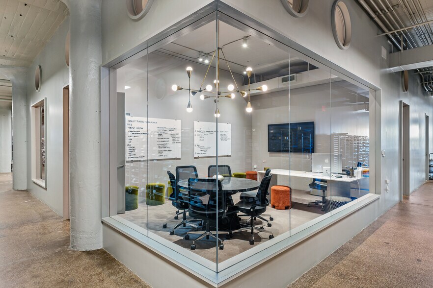 More Photos Of 80 Richards St, Brooklyn Light Manufacturing For Lease