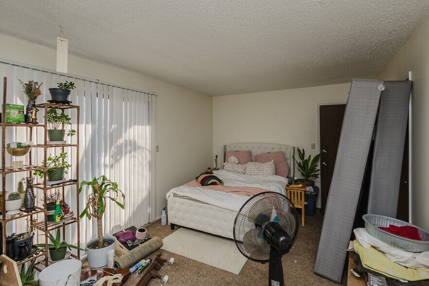 More Photos Of 401 E Avenue A, Hutchinson Apartments For Sale