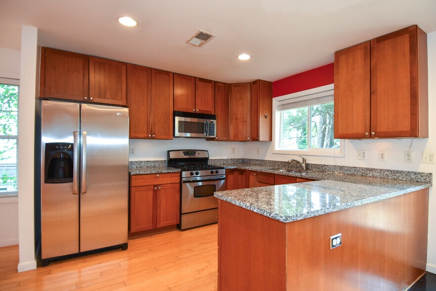 More Photos Of 1705 Commonwealth Ave, Alexandria Apartments For Sale