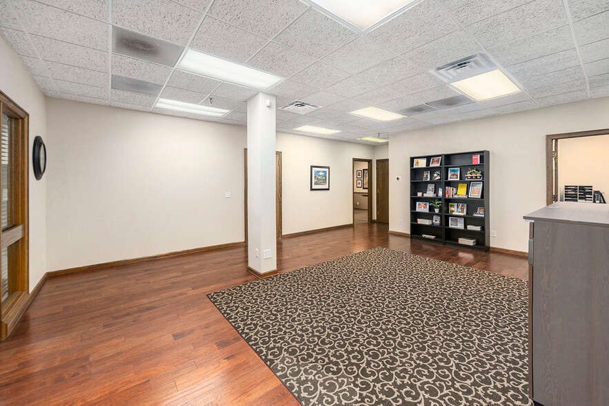 More Photos Of 115-125 E Park St, Olathe Office For Sale