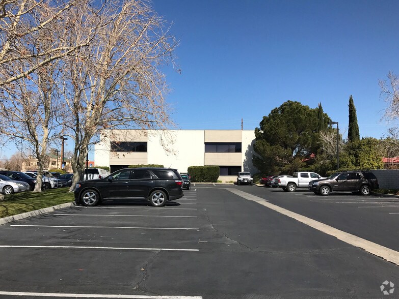 More Photos Of 1672 W Avenue J, Lancaster Medical For Lease