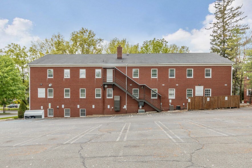 More Photos Of 454 Morris Ave, Springfield Medical For Lease