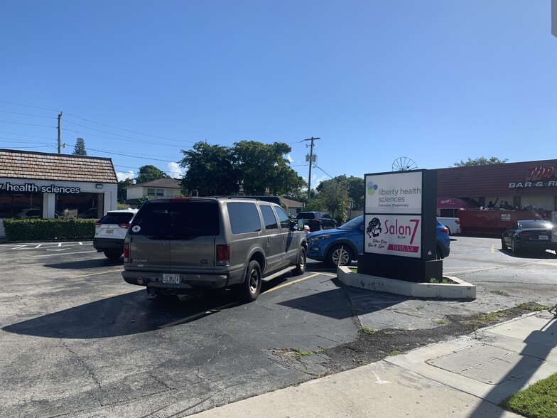 Primary Photo Of 1101-1103-1121 S Federal Hwy, Dania Service Station For Lease