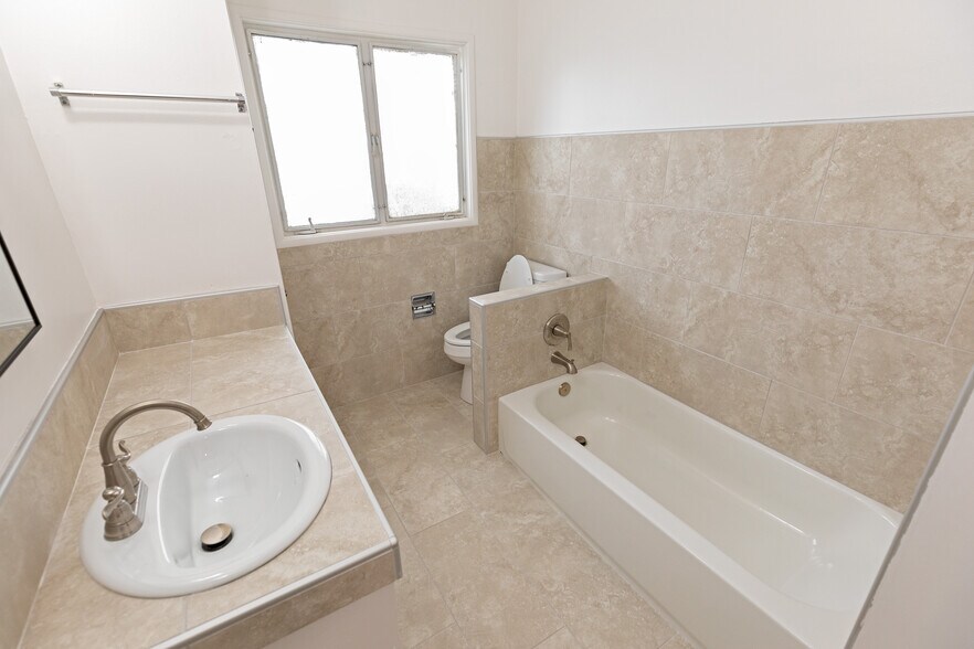 More Photos Of 1720 N St, Sacramento Apartments For Sale