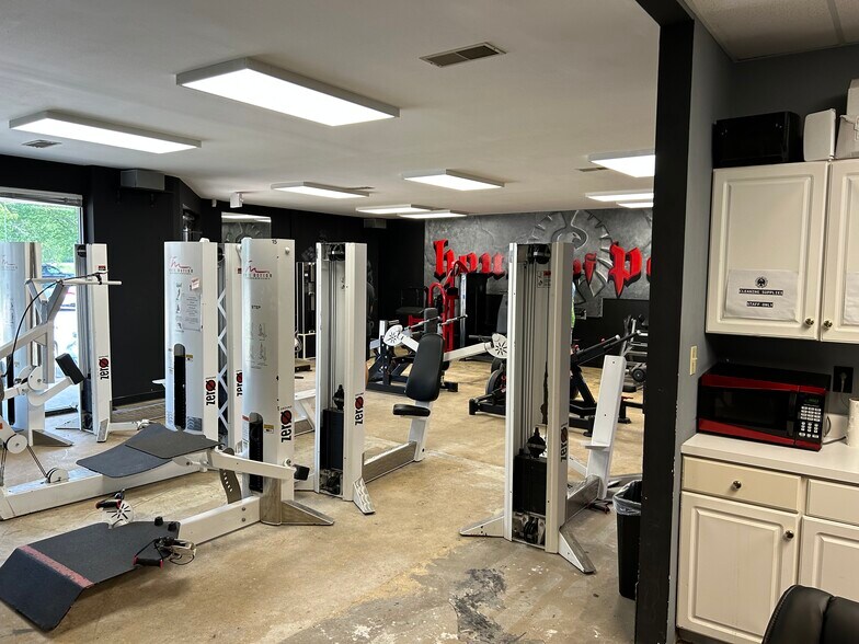 More Photos Of 251-253 Chesterfield Industrial Blvd, Chesterfield Warehouse For Sale