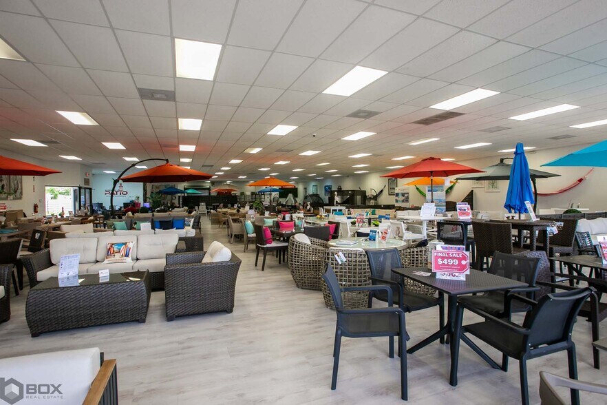 More Photos Of 2050 N University Dr, Sunrise Freestanding For Lease