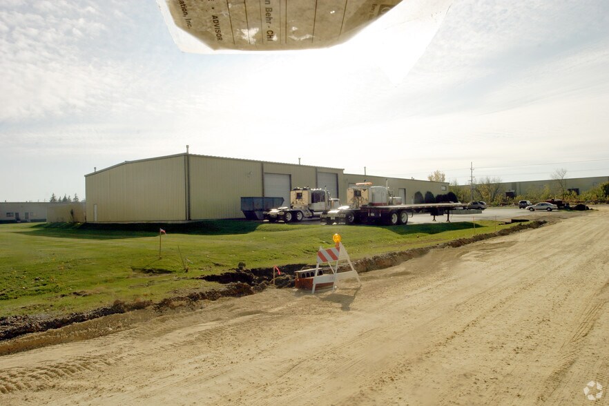 More Photos Of 525 Chippewa Rd, Harvard Manufacturing For Sale