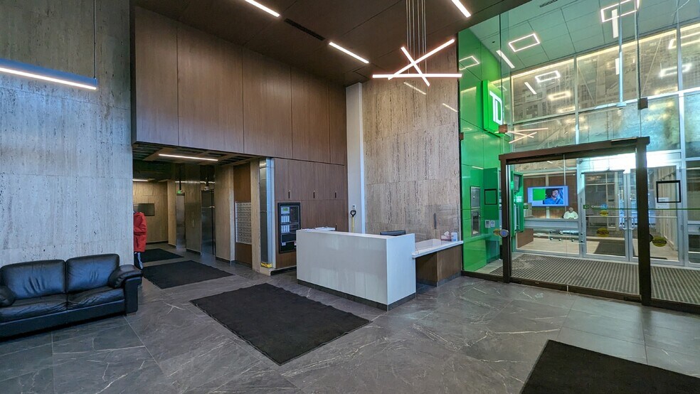 More Photos Of 1914 Hamilton St, Regina Office For Lease