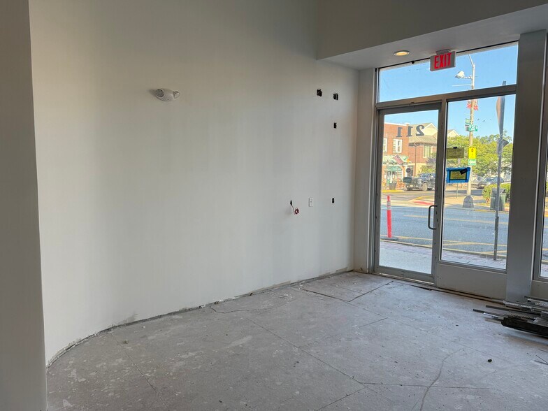 More Photos Of 209-211 Westwood Ave, Westwood Restaurant For Lease