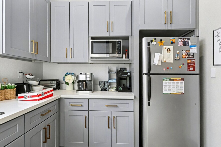 More Photos Of 205 Bella Katy Dr, Katy Medical For Sale