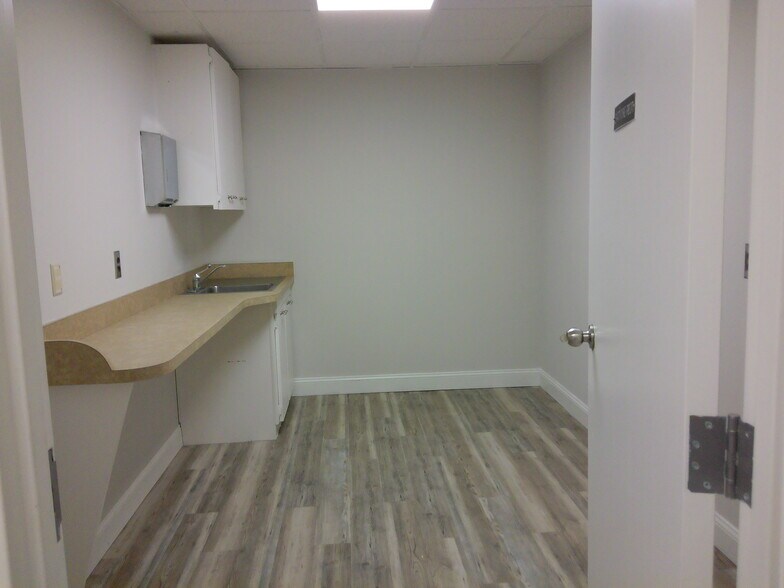 More Photos Of 9712 Belair Rd, Nottingham Medical For Lease