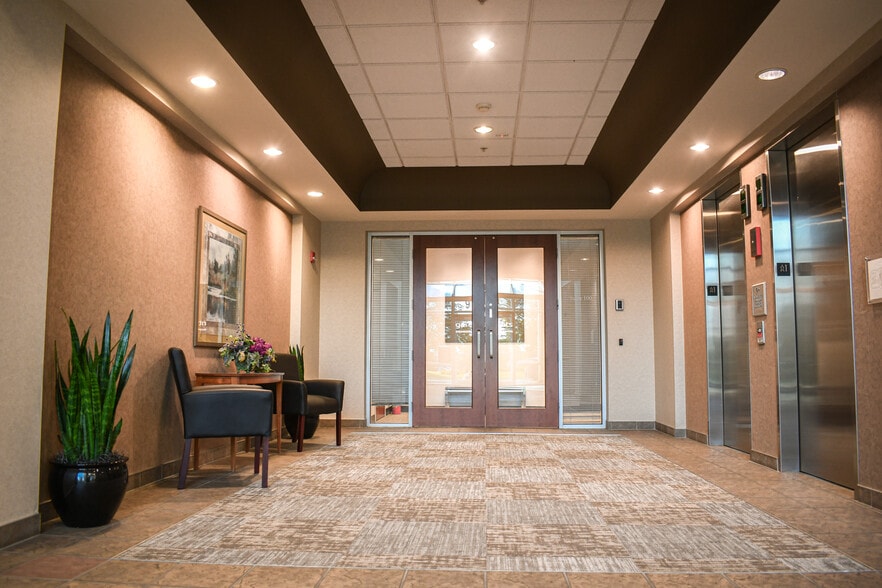 More Photos Of 9921 Dupont Circle Dr, Fort Wayne Medical For Lease