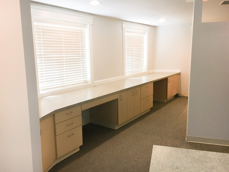 More Photos Of 626 W Main St, Sumner Industrial For Sale