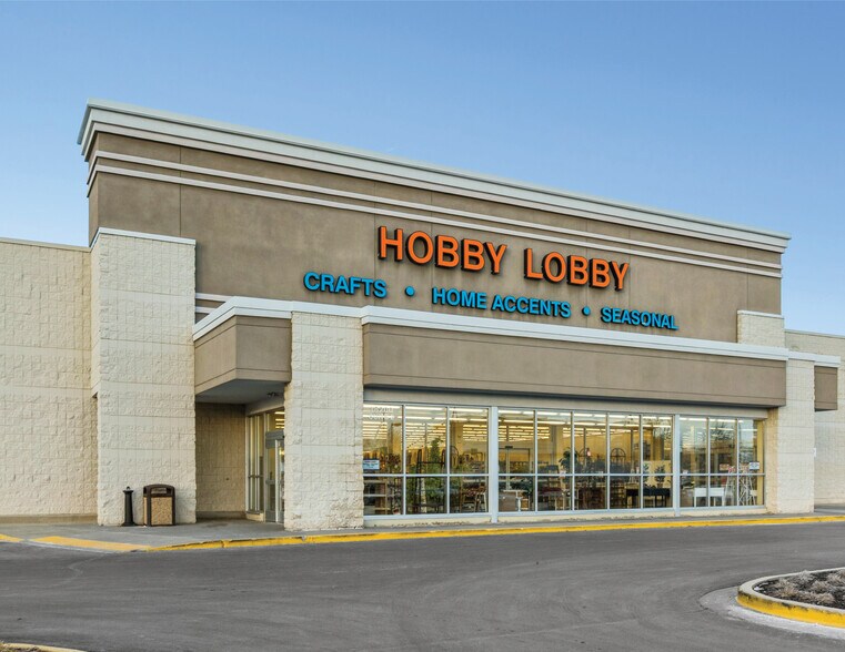 More Photos Of 18200 W Bluemound Rd, Brookfield Freestanding For Sale