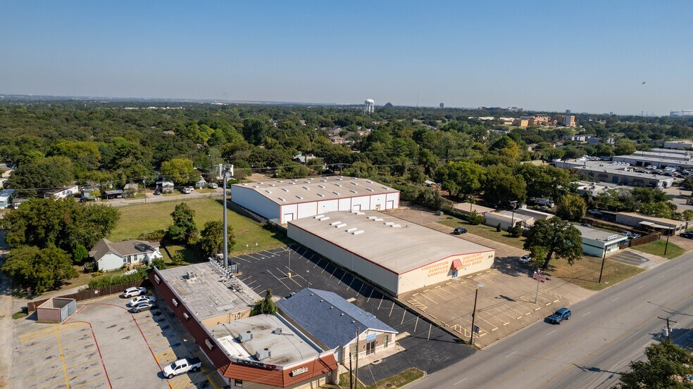 More Photos Of 1841 W Division St, Arlington Warehouse For Sale