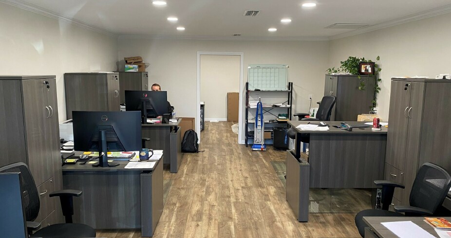 More Photos Of 108 Business Circle, Thomasville Light Manufacturing For Sale