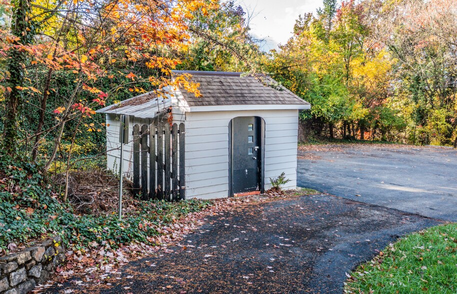 More Photos Of 4622 Grandin Rd, Roanoke Apartments For Sale