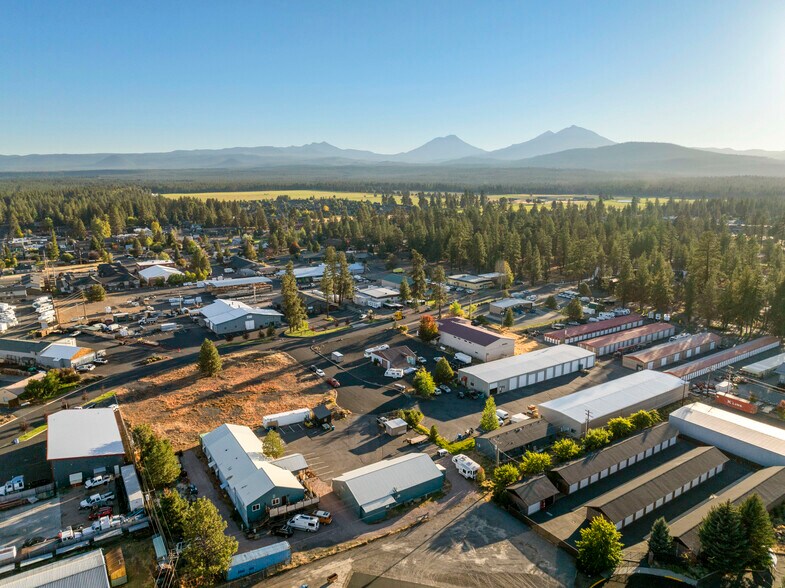 More Photos Of 592 N Sisters Park Ct, Sisters Flex For Sale