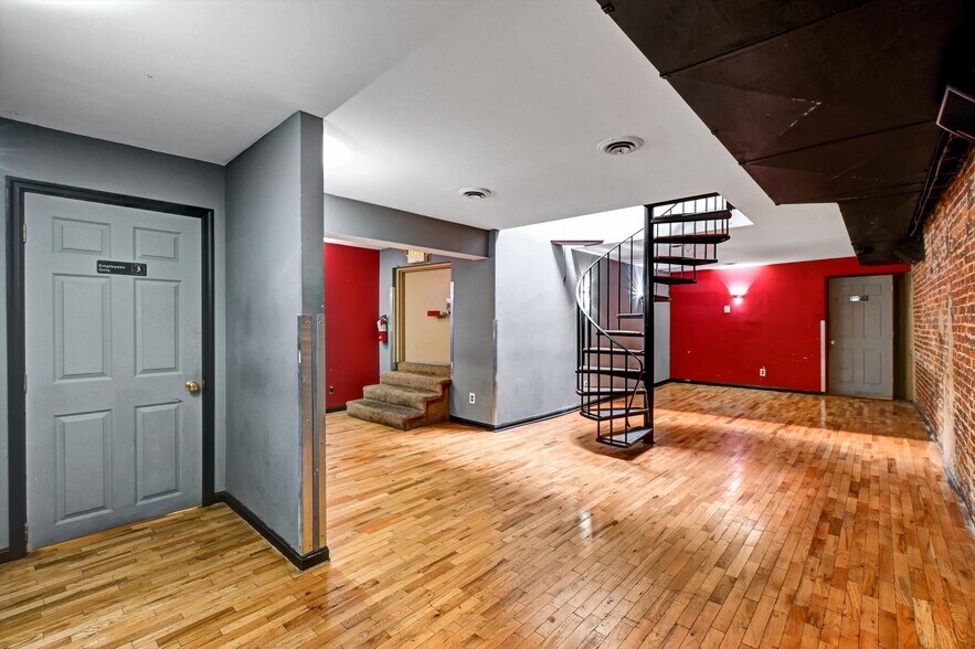 More Photos Of 15 E Centre St, Baltimore Bar For Sale