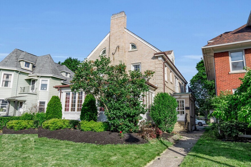 More Photos Of 2740 Main St, Buffalo Office Residential For Sale