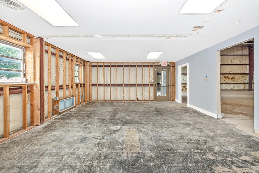 More Photos Of 329 E 2nd St, Frederick Warehouse For Lease