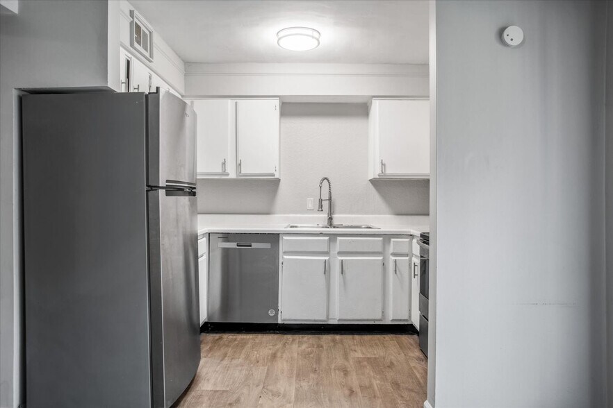 More Photos Of 126 Walton Ferry Rd, Hendersonville Apartments For Sale