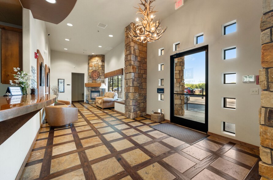 More Photos Of 3207 Lakeside Vlg, Prescott Office For Sale