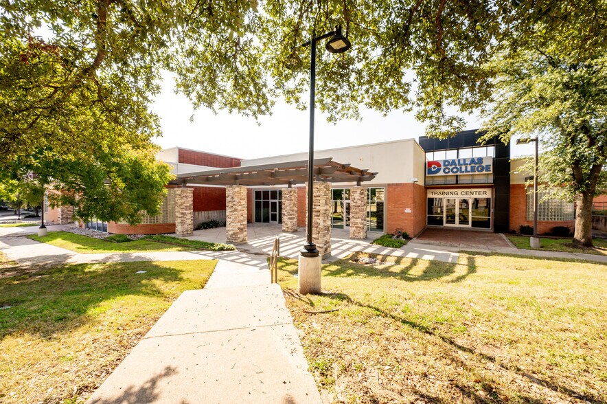 More Photos Of 4315 S Lancaster Rd, Dallas Office For Lease