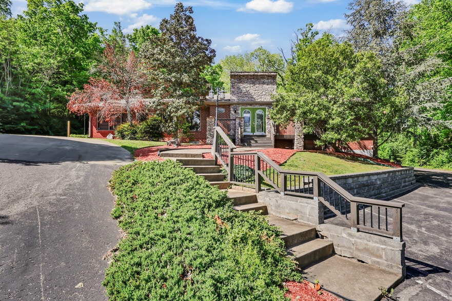 More Photos Of 1543 Madison St, Clarksville Specialty For Sale