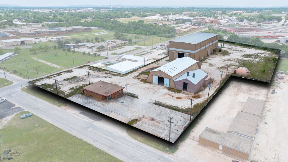 More Photos Of 2424 Oak St, Abilene Warehouse For Sale