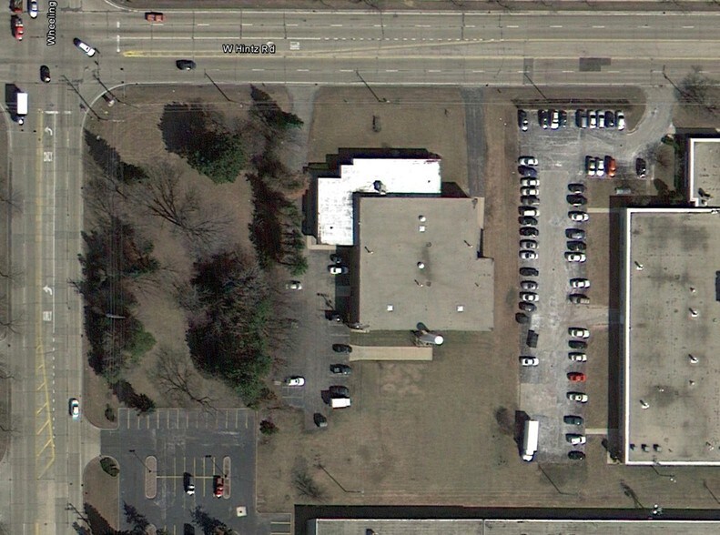 More Photos Of 333 W Hintz Rd, Wheeling Warehouse For Lease