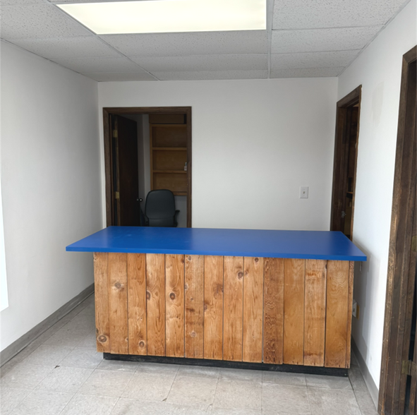 More Photos Of 1027 S Kerr Ave, Wilmington Showroom For Lease