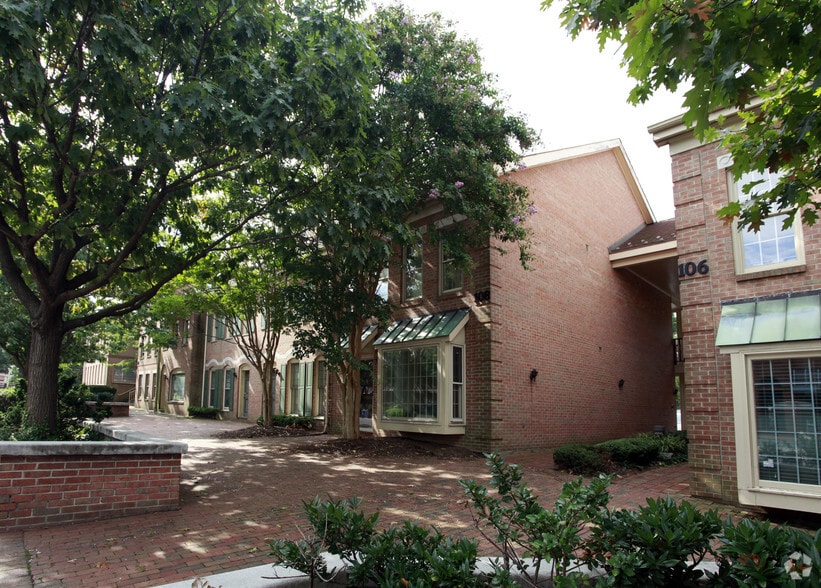 More Photos Of 100-122 E Broad St, Falls Church Office For Sale