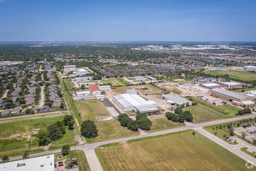 More Photos Of 8909 Jackrabbit Rd, Houston Unknown For Lease