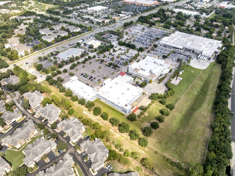 More Photos Of 8010 W Colonial Dr, Orlando Freestanding For Sale