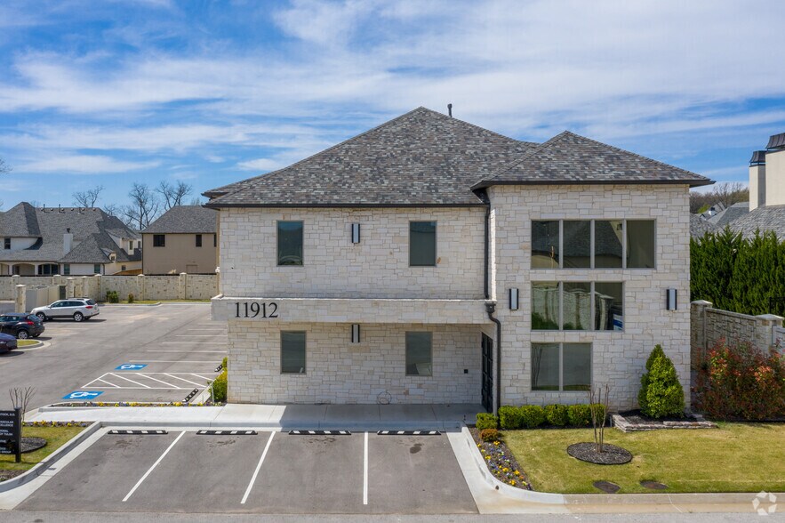 More Photos Of 11912 S Norwood Ave, Tulsa Medical For Lease