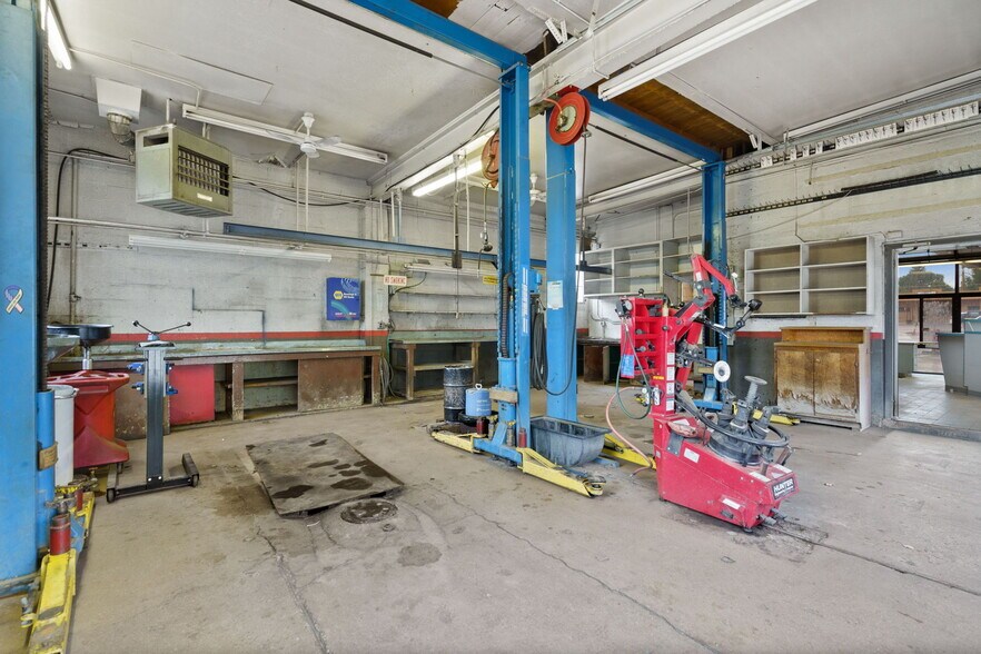 More Photos Of 1822 Logan Ave, Cheyenne Service For Sale