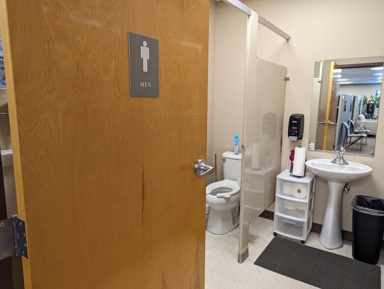 More Photos Of 52 Connecticut Ave, South Windsor Light Manufacturing For Lease