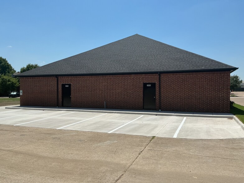 More Photos Of 2806 Prince George Ave, DeSoto Office For Sale