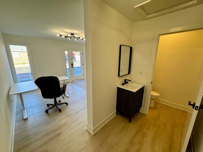 More Photos Of 231 S Rangeline Rd, Carmel Loft Creative Space For Lease