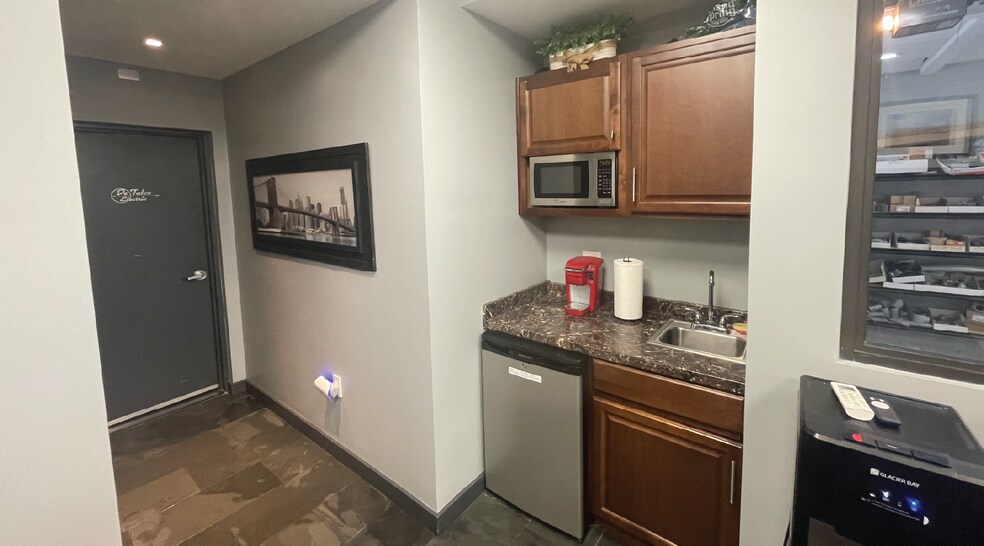 More Photos Of 2554 22nd St, Astoria Industrial For Lease